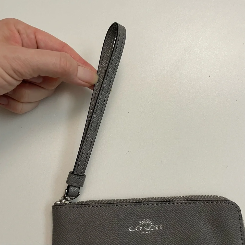 Coach Wristlet Wallet Pouch Corner Zip Credit Card Phone Travel Leather Grey